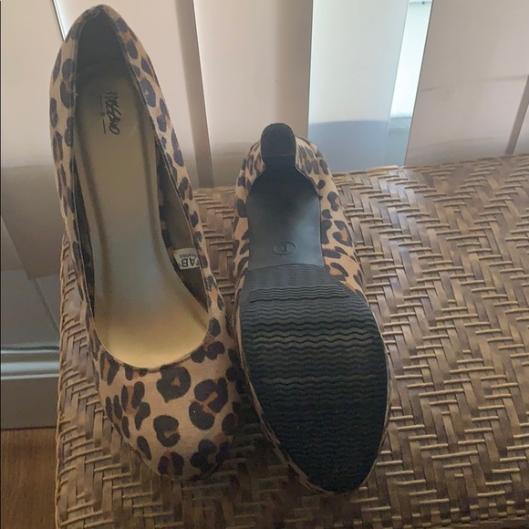 Shoes - Picture 3 of 3